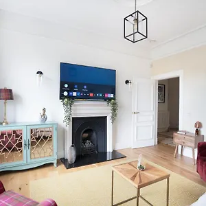Meadowbank 3-bed Edinburgh