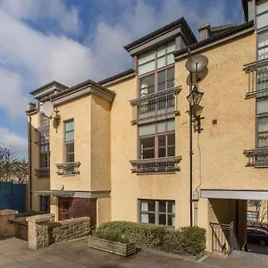 Next To The Palace And Royal Mile With Parking Edinburgh