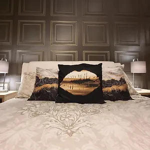  Villa Spacious House Skyline And Mountain Views Close Too Centre And Airports Free Parking United Kingdom
