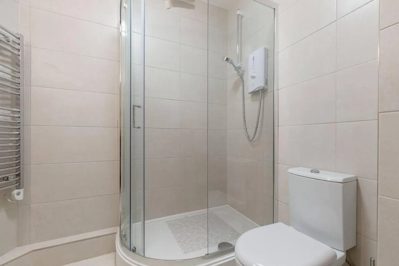 Stunning Panoramic Views: Heart Of The Royal Mile Apartment Edinburgh