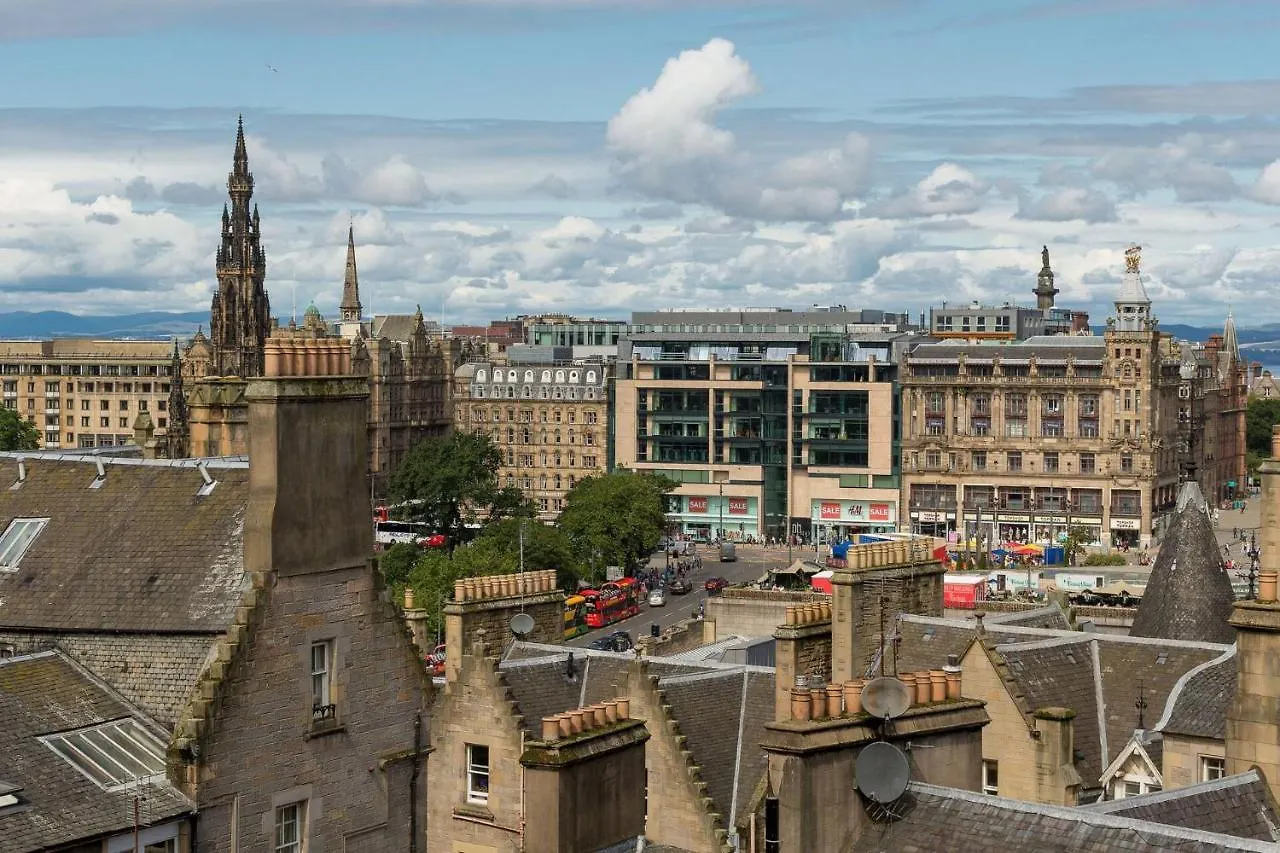 Stunning Panoramic Views: Heart Of The Royal Mile Apartment Edinburgh
