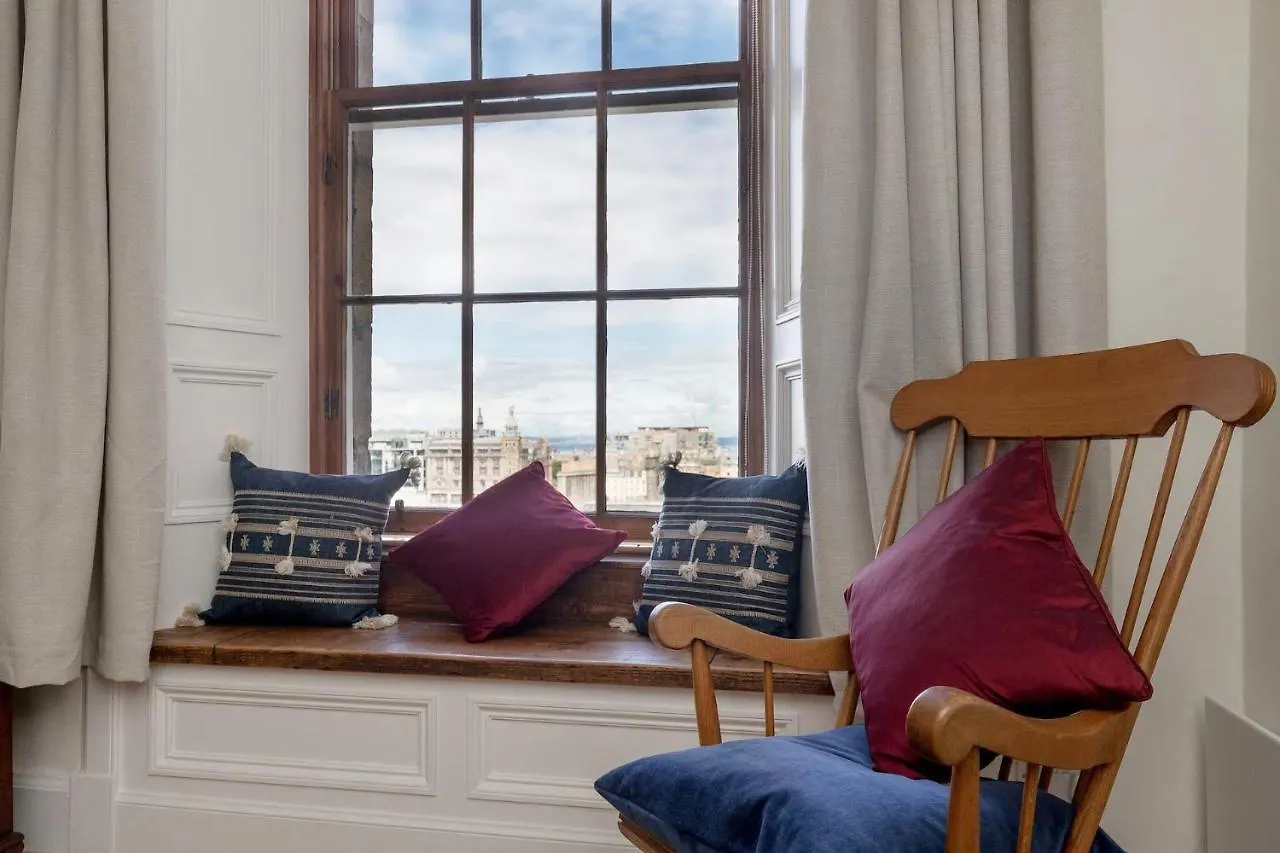 Stunning Panoramic Views: Heart Of The Royal Mile Apartman Edinburgh