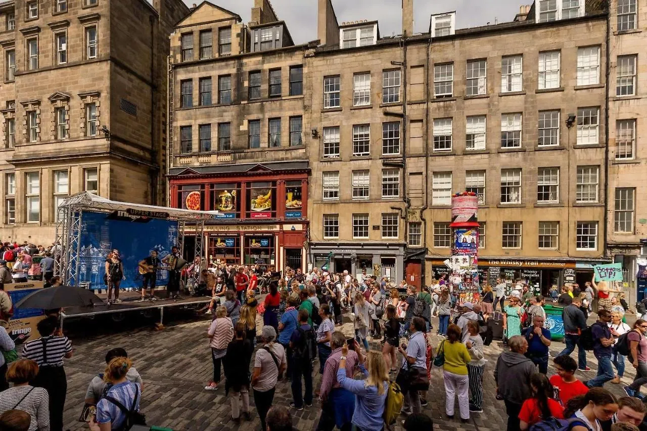 Stunning Panoramic Views: Heart Of The Royal Mile Apartman Edinburgh